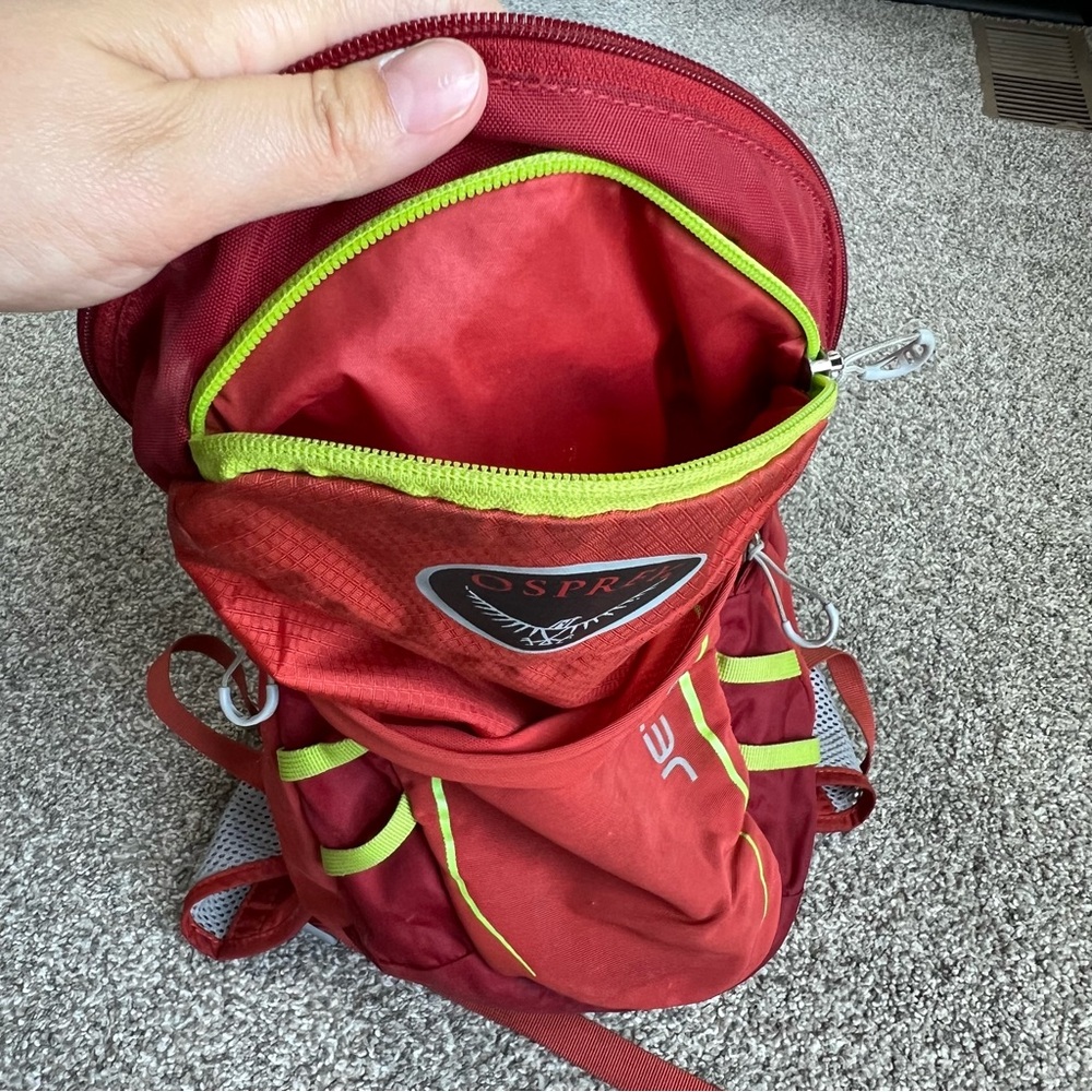 Osprey Jet 12 Youth Hiking Outdoor Camping Backpack Hydration Compatible Red - Picture 7 of 11